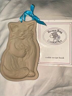 Brown Bag Cookie Art Cat Cookie Mold in Tan